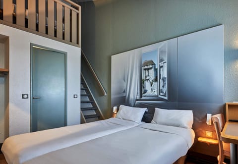 Standard Quadruple Room, Non Smoking | Desk, blackout drapes, soundproofing, free WiFi