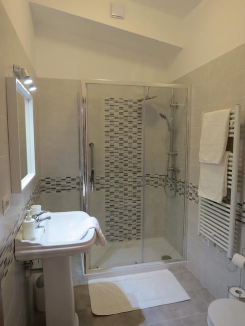 Shower, rainfall showerhead, towels