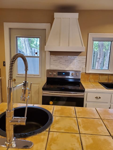 Signature Room | Private kitchen | Coffee/tea maker, microwave
