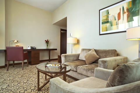 Hypo-allergenic bedding, down comforters, minibar