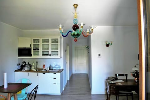 Shared fridge, microwave, electric kettle, cookware/dishes/utensils