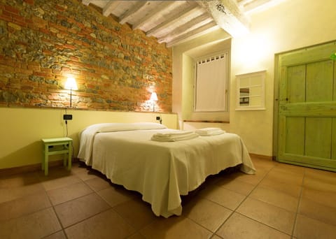 Double Room | Desk, iron/ironing board, cribs/infant beds, rollaway beds