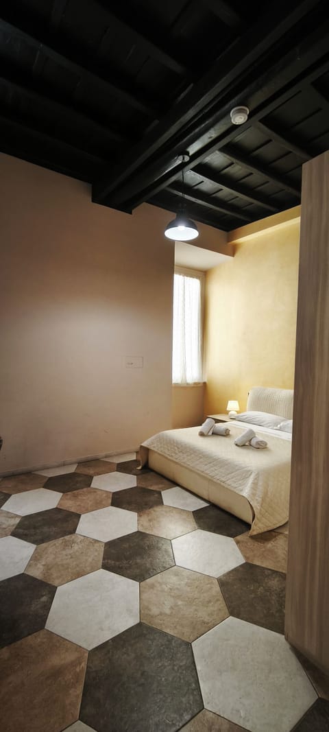 Double Room | Egyptian cotton sheets, down comforters, desk, free WiFi