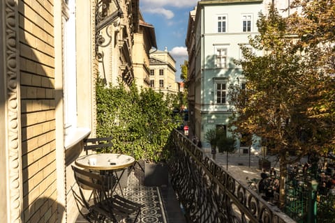 Superior Suite, 1 King Bed, Balcony | City view
