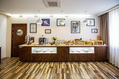 Free daily buffet breakfast