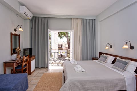 Double or Twin Room | Balcony