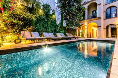 Seasonal outdoor pool, pool umbrellas
