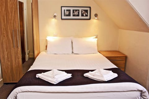 Standard Double Room, 1 Double Bed | Desk, iron/ironing board, bed sheets