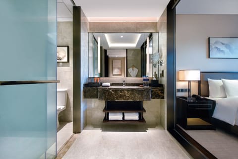 Combined shower/tub, rainfall showerhead, hair dryer, slippers