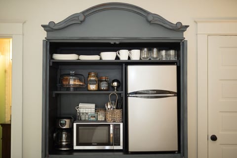 Studio Suite, 1 King Bed, Non Smoking | Room amenity