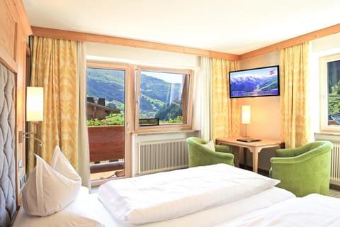 Standard Double Room | In-room safe, desk, cribs/infant beds, free WiFi