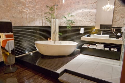 Master Suite | Bathroom | Separate tub and shower, designer toiletries, hair dryer, bathrobes