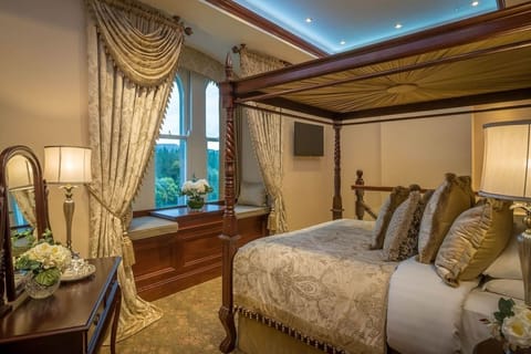 In-room safe, desk, soundproofing, iron/ironing board