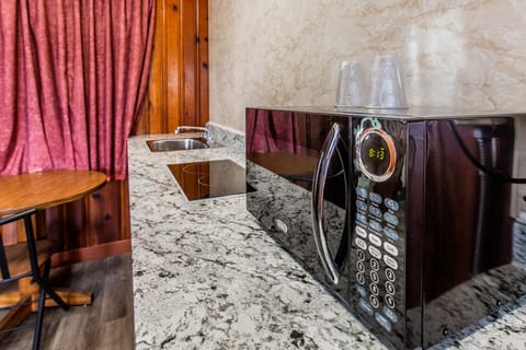 Single Room, 1 Double Bed, Smoking | Individually decorated, desk, laptop workspace, free WiFi