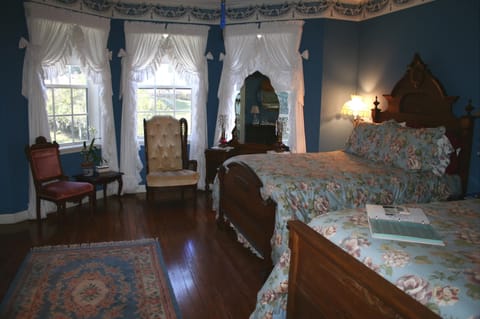 Superior Double Room, 1 Bedroom, Private Bathroom, Pool View Not Pet Friendly (Vintage 356) | Individually decorated, individually furnished, iron/ironing board