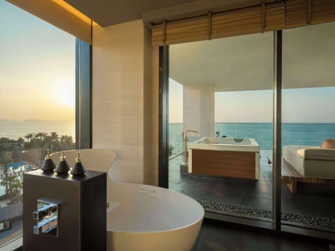 Harmony 2-Bedroom Oceanfront Presidential Suite with Comp Rainforest Experience once per stay | Bathroom | Separate tub and shower, designer toiletries, hair dryer, bathrobes