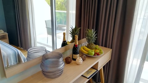 Executive Double Room, Balcony (Acropolis View) | Desk, iron/ironing board, free WiFi, bed sheets