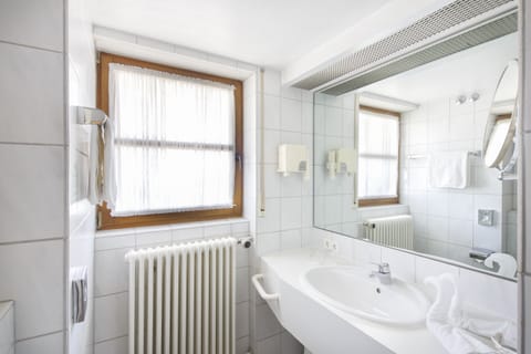 Double Room | Bathroom | Shower, hair dryer, towels