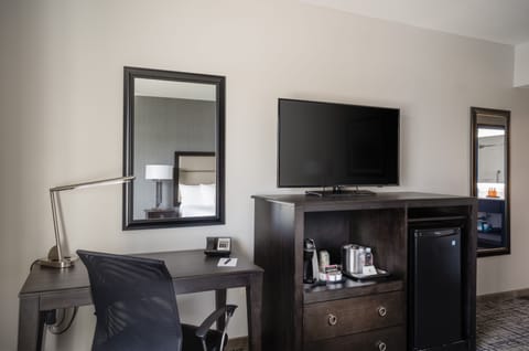 Egyptian cotton sheets, premium bedding, pillowtop beds, in-room safe