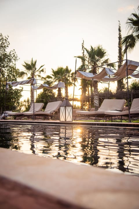 2 outdoor pools