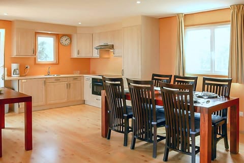 Villa, Multiple Beds, Non Smoking | Private kitchen | Full-size fridge, microwave, stovetop, dishwasher