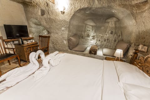 Cave Room | Minibar, free WiFi, bed sheets