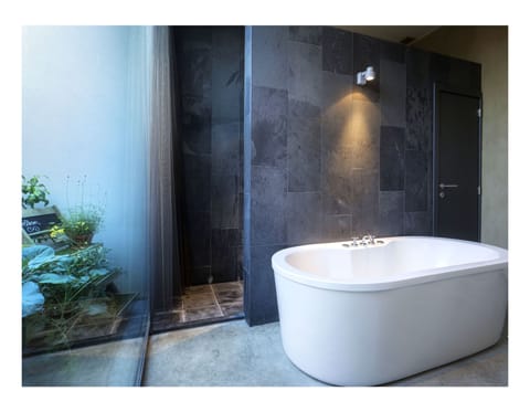Standard Double Room | Deep soaking bathtub