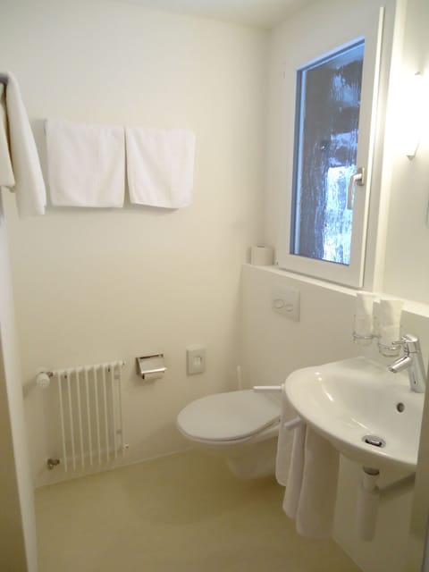 Family Quadruple Room, 2 Bedrooms, Non Smoking, Annex Building | Bathroom | Free toiletries, hair dryer, towels