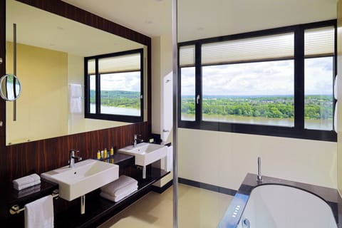 Suite, 1 Bedroom, Corner | Bathroom | Free toiletries, hair dryer, towels, soap