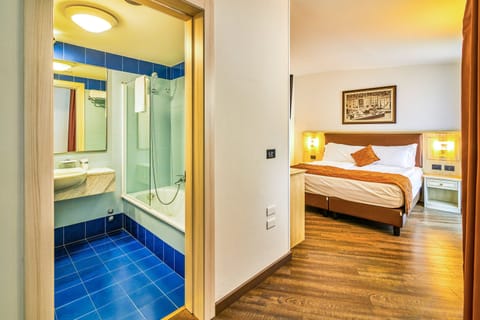 Suite | Minibar, in-room safe, desk, free WiFi