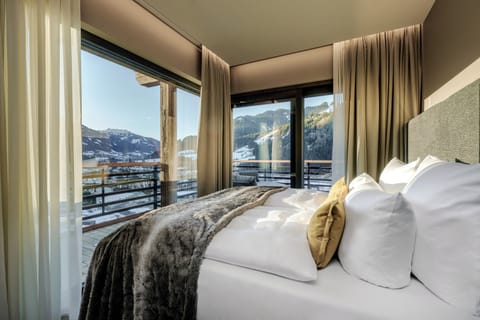 Panoramic Suite | Premium bedding, minibar, in-room safe, blackout drapes