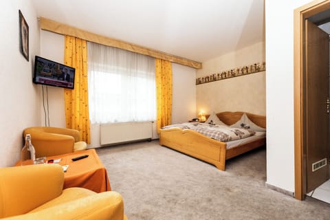 Double Room | Blackout drapes, iron/ironing board, free WiFi, bed sheets