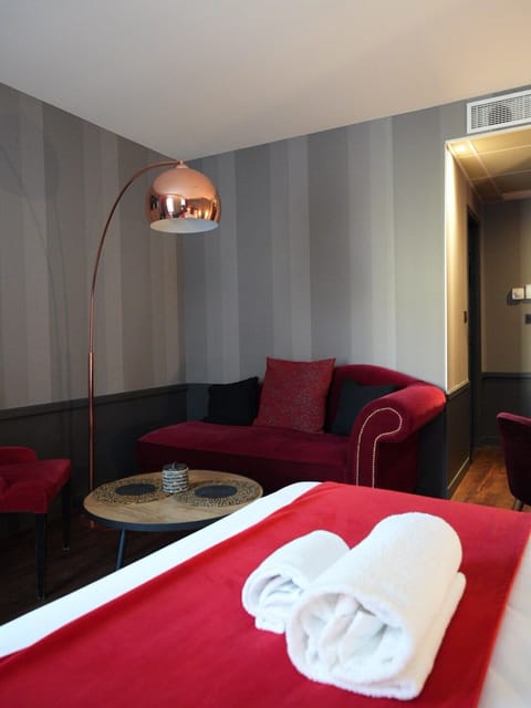 Premium Double Room | In-room safe, desk, blackout drapes, soundproofing