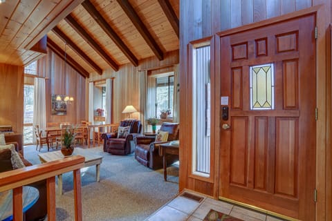 House, 4 Bedrooms | Dining