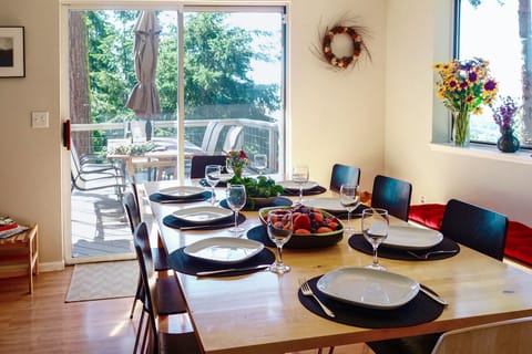 House, 4 Bedrooms | Dining
