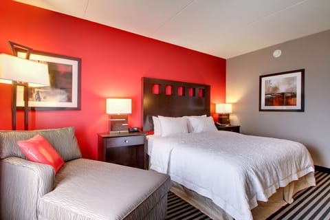 Desk, laptop workspace, iron/ironing board, free WiFi