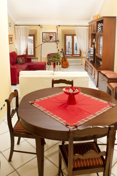 Family Room | Living area | Flat-screen TV