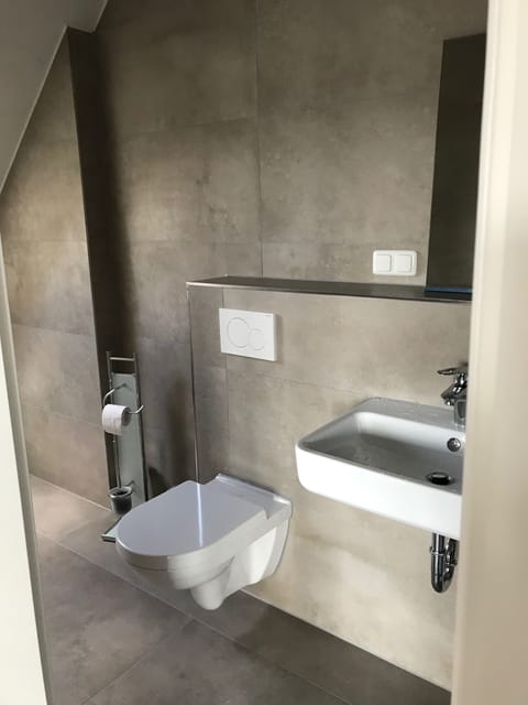 Double or Twin Room | Bathroom | Shower, hair dryer, towels