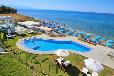 Seasonal outdoor pool, pool umbrellas, sun loungers