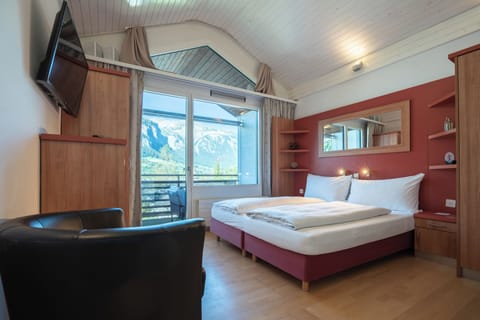 Double room comfort balcony, use of indoor pool and sauna | Minibar, in-room safe, individually decorated, individually furnished