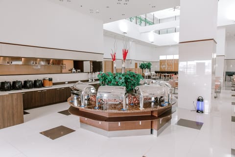 Free daily buffet breakfast