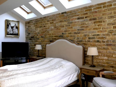Triple Room, Ensuite (Shower Only) | Free WiFi, bed sheets