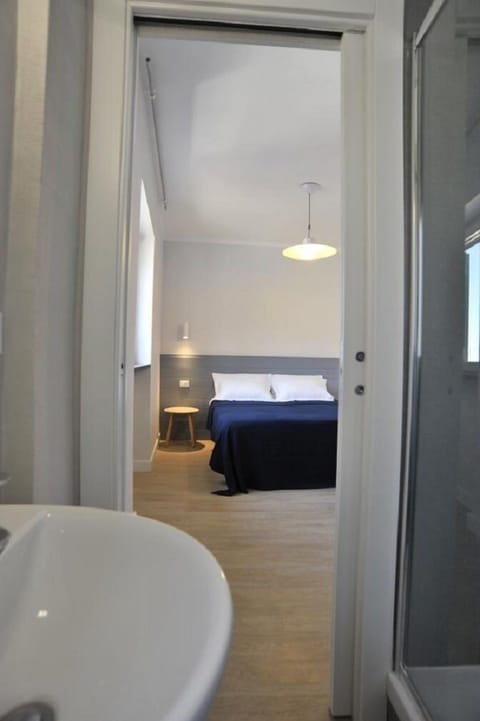 Double Room, 1 Queen Bed, Non Smoking | Free WiFi, bed sheets