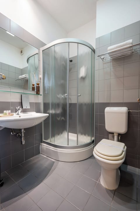 Shower, free toiletries, hair dryer, towels