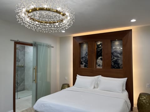 Deluxe Room | Individually decorated, individually furnished, free WiFi, bed sheets