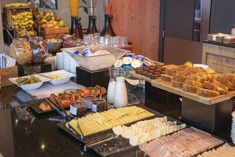 Daily buffet breakfast for a fee