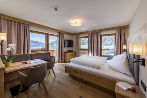 Deluxe Suite, 1 Bedroom, Mountain View, Mountainside (Lavendel) | Premium bedding, in-room safe, desk, soundproofing