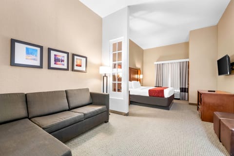 Premium bedding, down comforters, in-room safe, desk