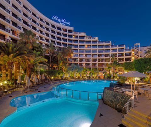 Outdoor pool, sun loungers