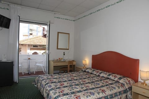 Double or Twin Room | Minibar, in-room safe, free WiFi, bed sheets